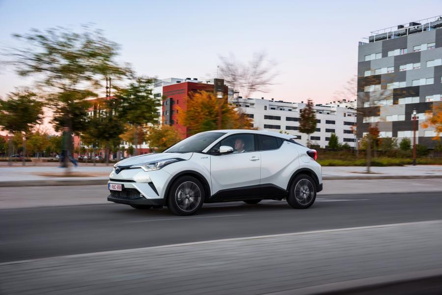  Toyota C-HR 2016 года  (фото 10 из 37)